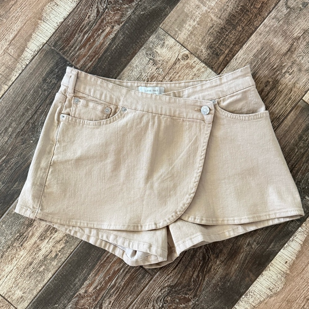 NWT LOVE TREE DENIM TAN SKORT SIZE SMALL